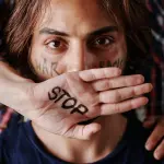 Pari opportunità: la Regione Emilia-Romagna lancia il dépliant “Dalla violenza puoi uscire”