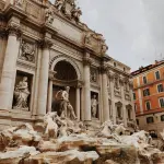 La magia della Fontana di Trevi: tradizione, Barocco e l’anima delle piazze di Roma
