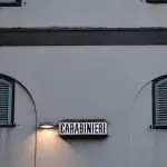 Roma, stretta sulla “truffa delle tre campanelle”: scattano gli allontanamenti dal territorio nazionale