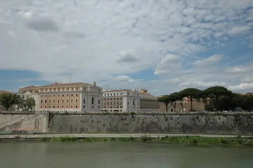 Tevere ancora alto, la Protezione Civile: “Rispettare i divieti e non scendere sulle banchine”