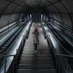 Malore sulla metro B a Termini: intervento rapido di Polizia e ATAC salva una donna