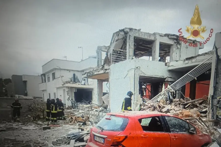 Esplosione a Piana del Sole, sopralluogo del sindaco tra soccorsi e verifiche sugli edifici