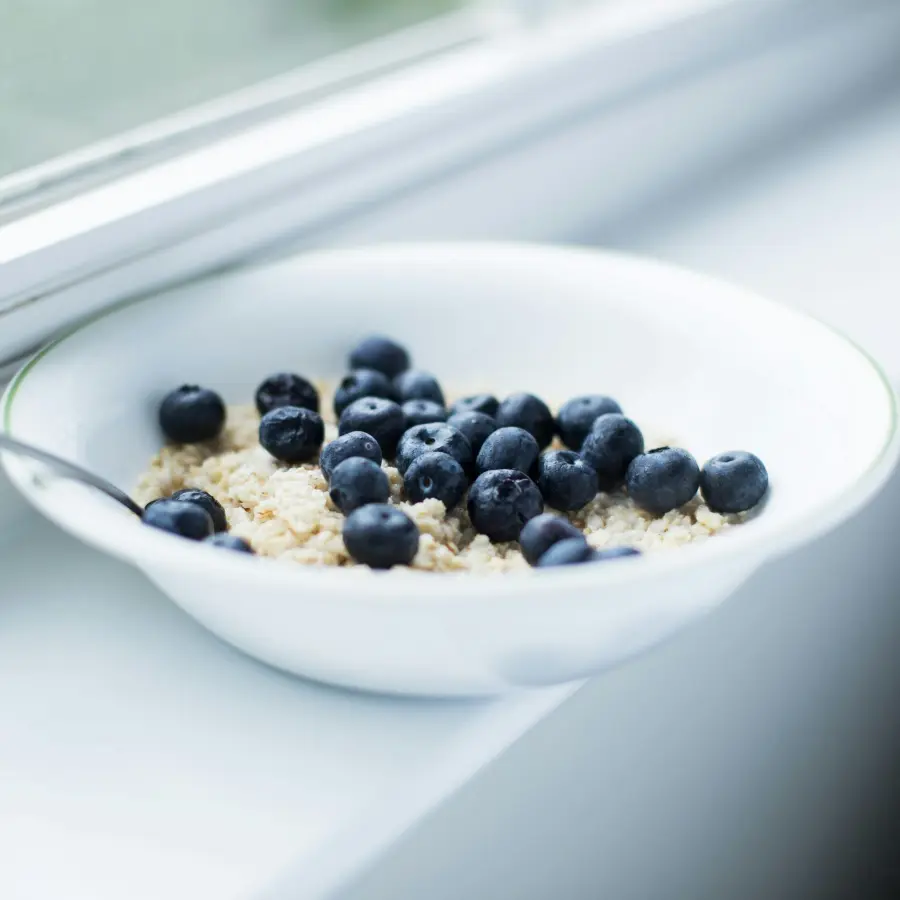 Porridge: come si prepara davvero, tra gesti semplici, proporzioni corrette e varianti che cambiano il carattere della ricetta