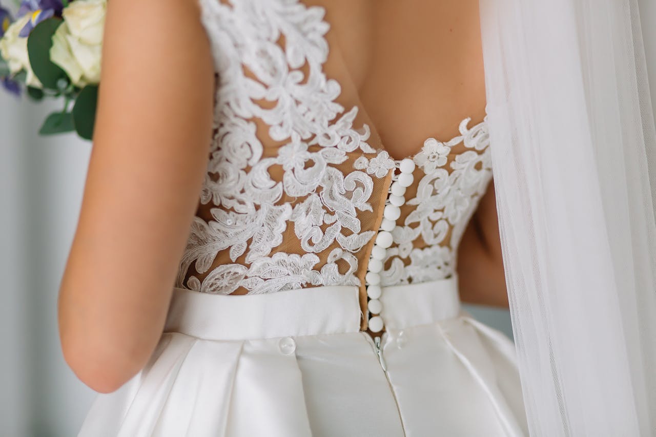 Tradizione e nuove silhouette: come stanno cambiando le scelte delle spose romane